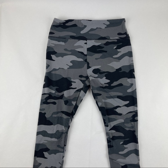 Wild Fable Crop Leggings Womens Small Gray Camo - Picture 3 of 8